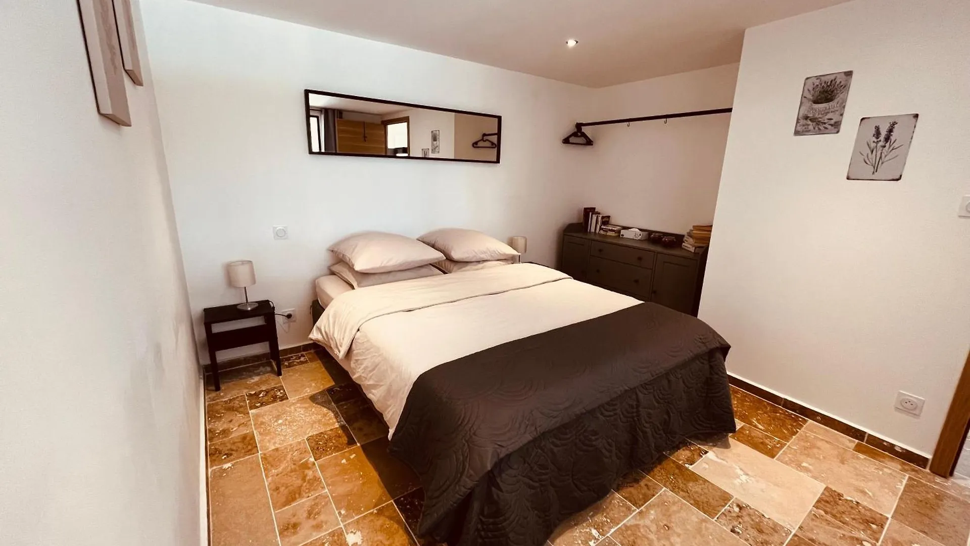 Country house Gite De Charme Chez Nel Et Flo Valreas
