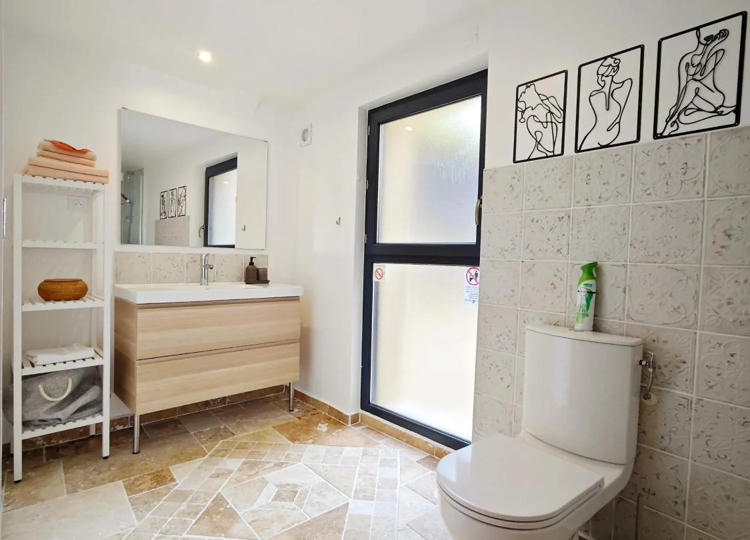 Gite De Charme Chez Nel Et Flo Valreas 0*,  France